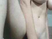 Teen tettona si spoglia nuda e si masturba