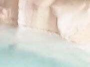 Esibizionista fa il bagno nuda fontana Di Trevi Roma