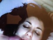Filmino casalingo moglie italiana sborrata in faccia