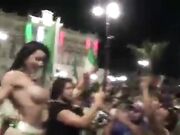 Amandha Fox nuda nella piazza di Cesenatico