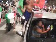 Forza italia - Tifose in piazza in topless