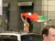 Forza italia - Tifose in topless in strada