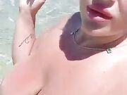 Sara Piran topless al mare