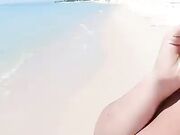 Sara Piran topless al mare