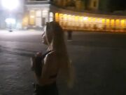 Noemi si fa toccare le tette a Piazza Plebiscito Napoli