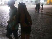 Noemi si fa toccare le tette a Piazza Plebiscito Napoli