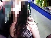 MILF Italiana si masturba e lo succhia al supermercato