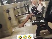 Succede solo a Bari...NON CI CREDO STANNO SCOPANDO
