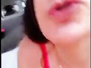 Carsex italiano pompino con bella sborrata sul culo