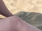 Prende il sole nuda