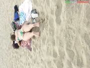 Bella culona ripresa in spiaggia al mare