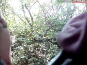 Esibizionista segato da sconosciuta in un bosco