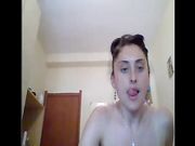  Teen italiana si masturba con un cetriolo