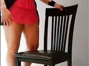 MILF italiana bionda si sditalina sulla sedia