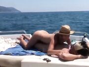 Massaggio con crema in barca coppia italiana