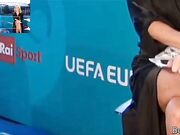 Upskirt in Tv senza slip Paola Ferrari