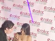 Cristina Miller nuda fa gli autografi ai suoi fans