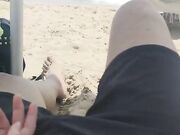 Gioca col mio cazzo in spiaggia