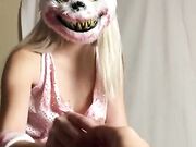 La mia coniglietta segaiola mi fa sborrare