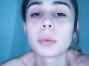 Teen diciottenne con bella fica pelosa