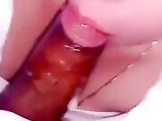 Teen italiana spompina il cazzo al suo ragazzo