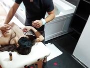 Trio in SPA con moglie scopata che spompina massaggiato