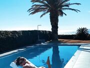 Chiara in bikini in piscina of