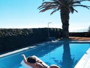 Chiara in bikini in piscina of