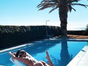 Chiara in bikini in piscina of