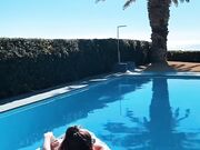 Chiara in bikini in piscina of