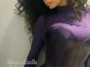 Raffaella Fico in body coloro viola