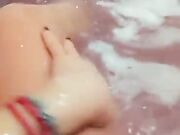 Veronica Belli in realx nella vasca da bagno